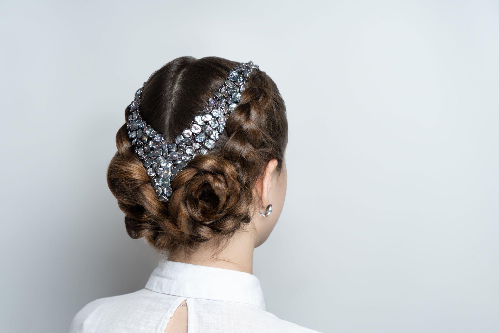Boost Your Confidence: Hairstyling Tips for Wearing a Hair Topper